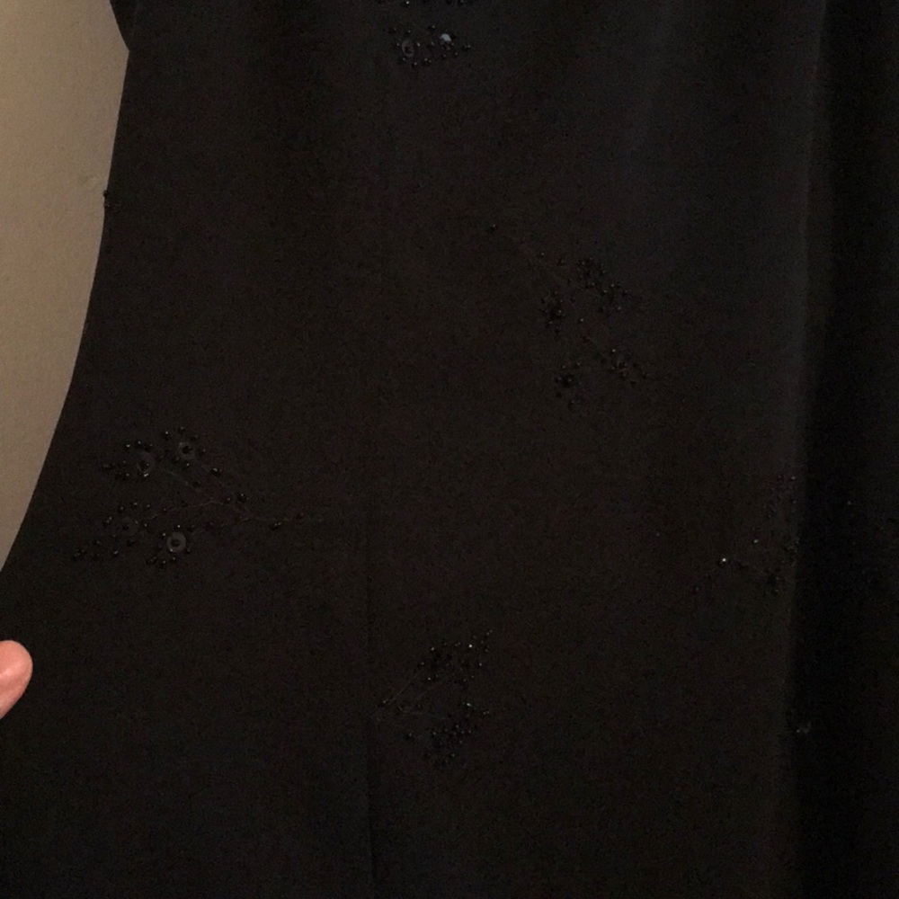 Black sleeveless formal dress with bead design - Picture 2 of 2